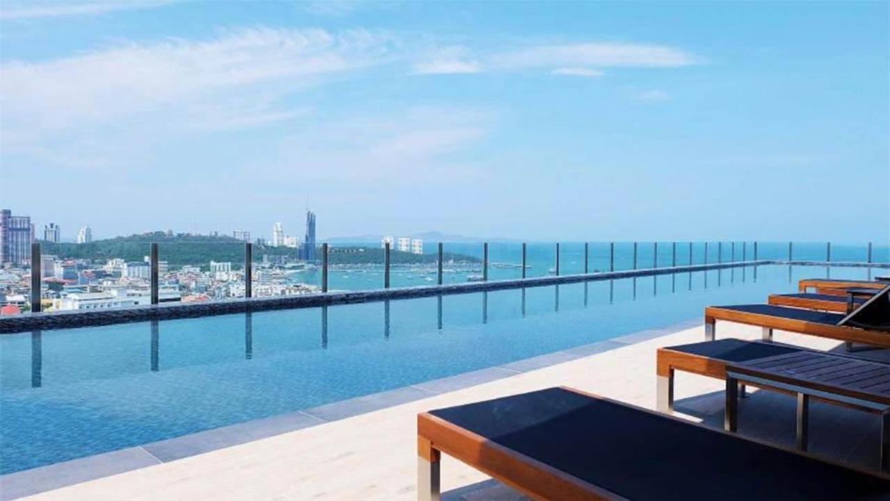 The Base Central Apartments Pattaya Exteriör bild