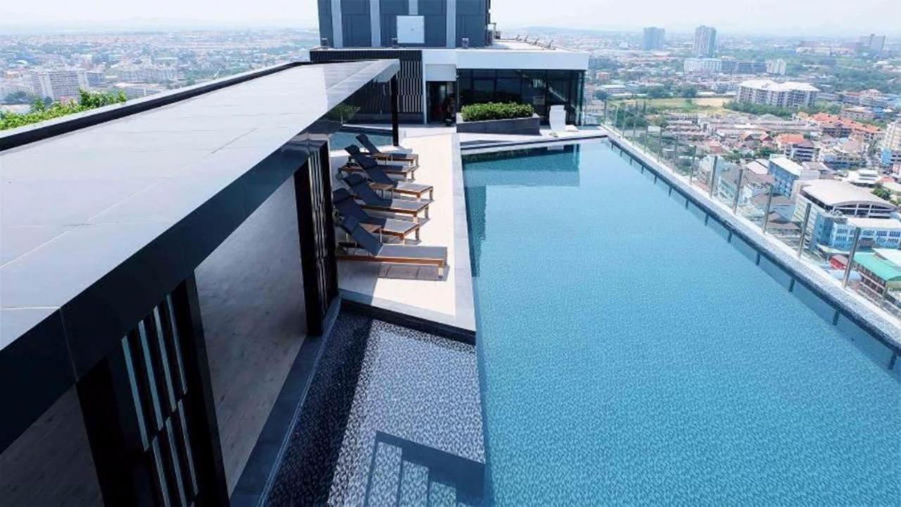 The Base Central Apartments Pattaya Exteriör bild