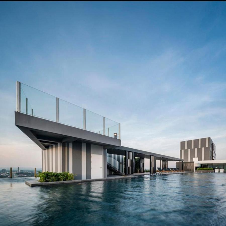 The Base Central Apartments Pattaya Exteriör bild
